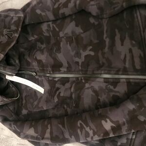 Lululemon Camouflage Zip-Up Scuba Size 8